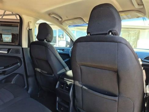 Used 2019 Ford Edge SE image 27