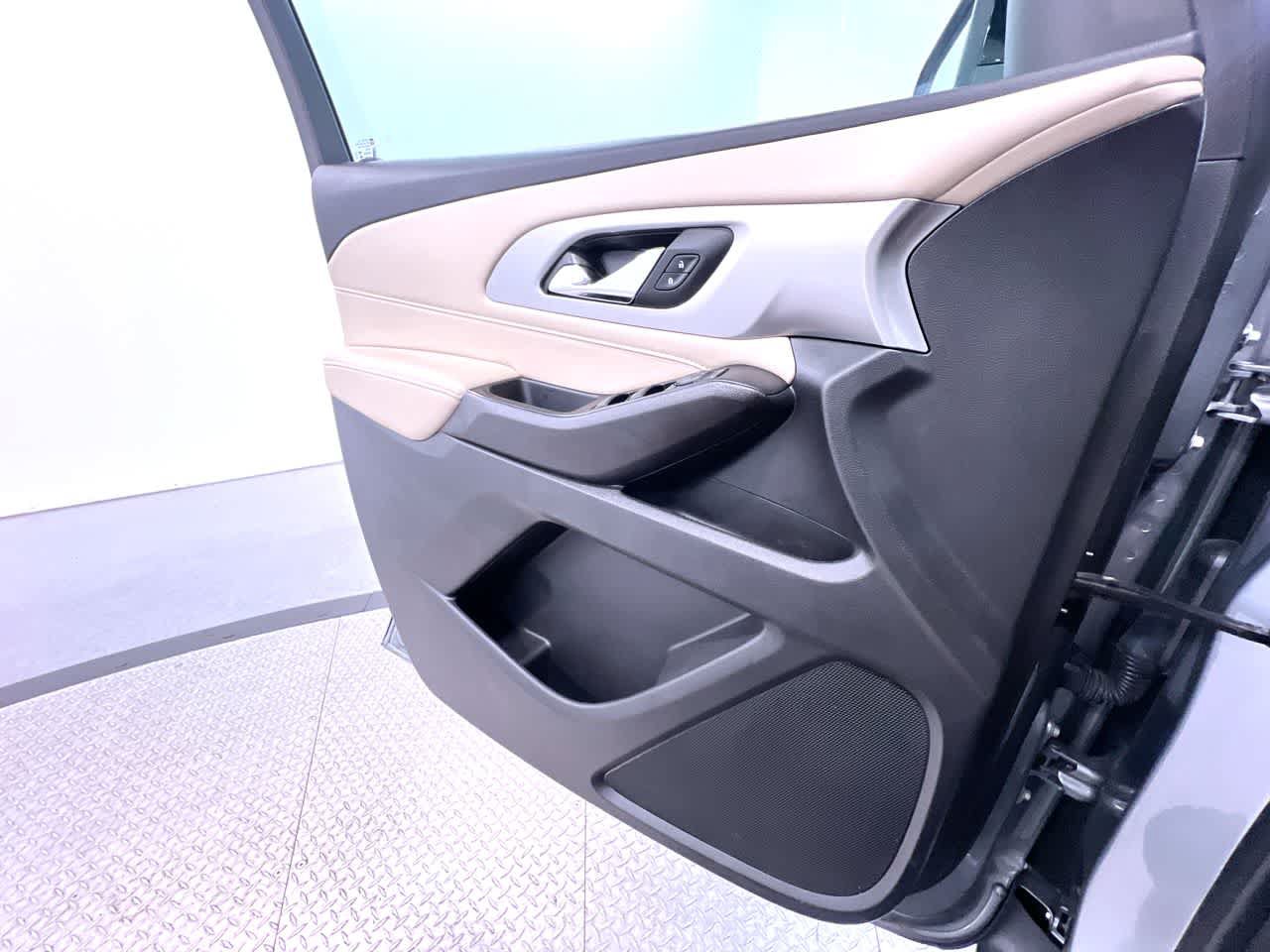 Used 2023 Chevrolet Traverse LS FWD image 31