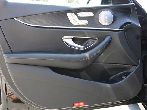 Used 2019 Mercedes-Benz E 300 image 7