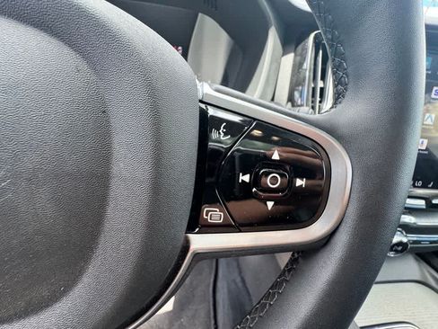 Used 2025 Volvo XC60 B5 Plus AWD/4WD image 21