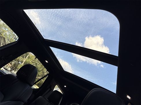 Used 2025 Honda Pilot TrailSport image 29