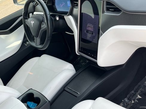 Used 2018 Tesla Model X 75D image 9