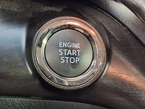 Used 2018 Toyota Avalon XLE image 22