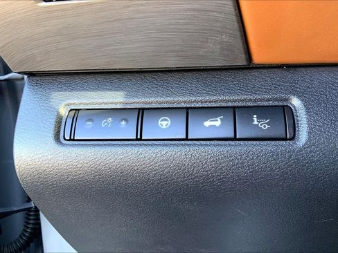 Used 2022 Nissan Pathfinder Platinum AWD/4WD image 21