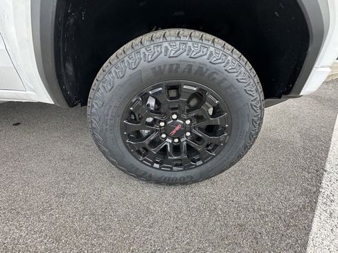 New 2026 GMC Canyon Elevation w/ Convenience Package image 3