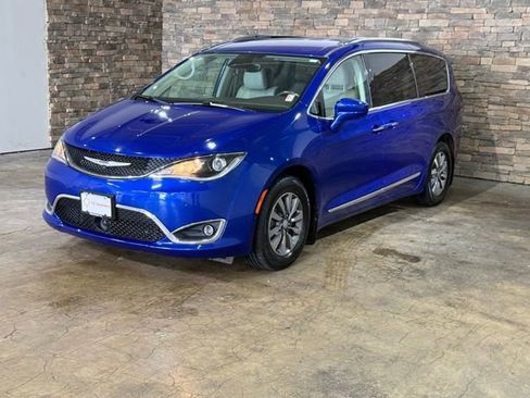 Used 2019 Chrysler Pacifica Touring-L Plus w/ Advanced Safetytec Group FWD image 5