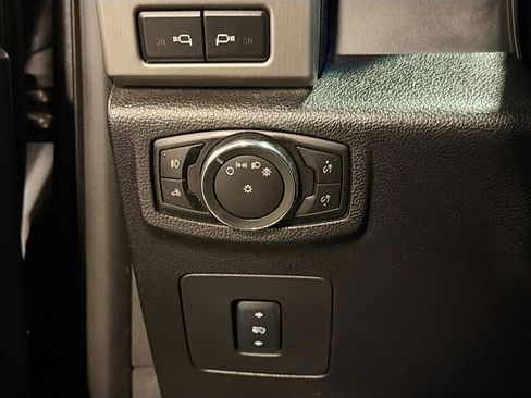 Used 2015 Ford F150 Platinum w/ Max Trailer Tow Package image 17