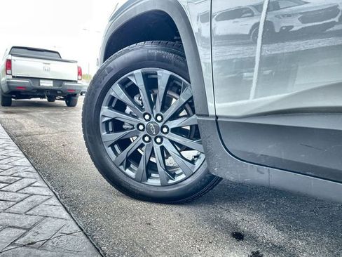 Certified 2023 Chevrolet Traverse RS w/ LPO, Floor Liner Package AWD/4WD image 32