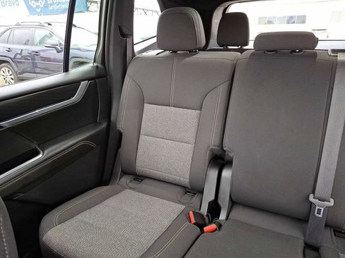 Used 2025 GMC Acadia Elevation image 13