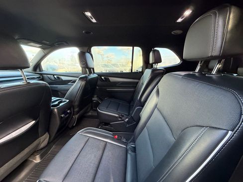 Used 2025 Buick Enclave Preferred w/ Power Package image 5