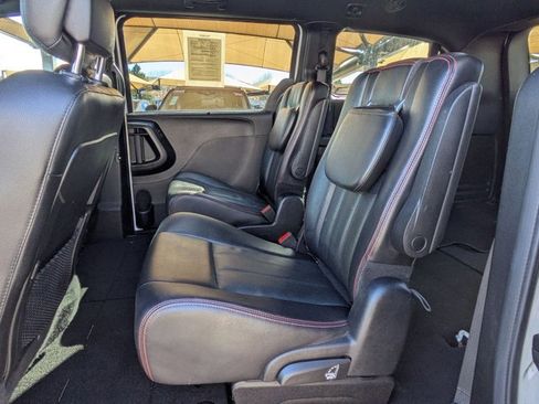 Used 2019 Dodge Grand Caravan GT image 12