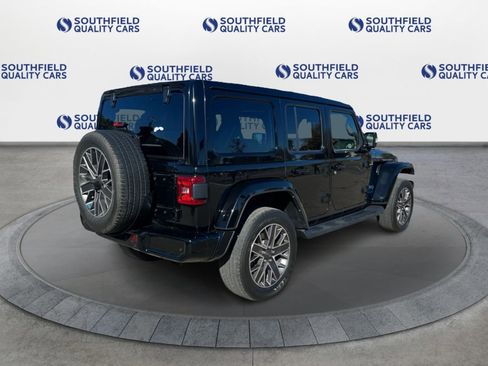 Used 2022 Jeep Wrangler Unlimited Sahara image 7