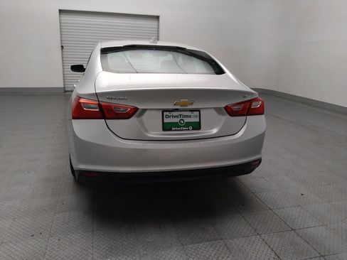 Used 2018 Chevrolet Malibu LT w/ Leather Package FWD image 6