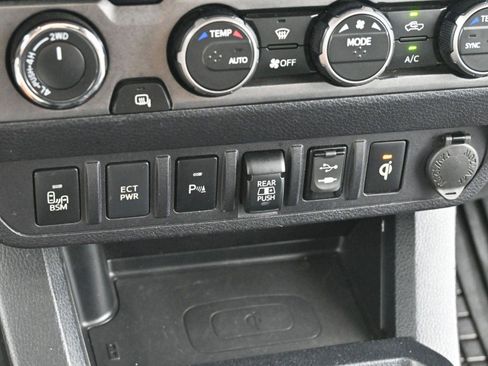 Used 2019 Toyota Tacoma TRD Sport image 26