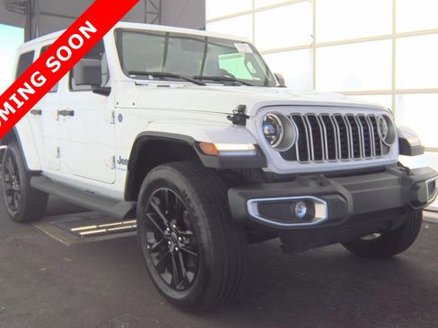 Used 2025 Jeep Wrangler Sahara image 3
