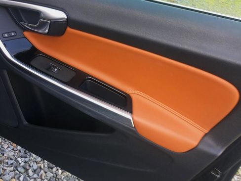 Used 2015 Volvo S60 T5 Platinum image 13