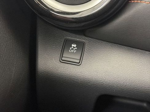 Used 2018 Nissan Kicks SR image 25