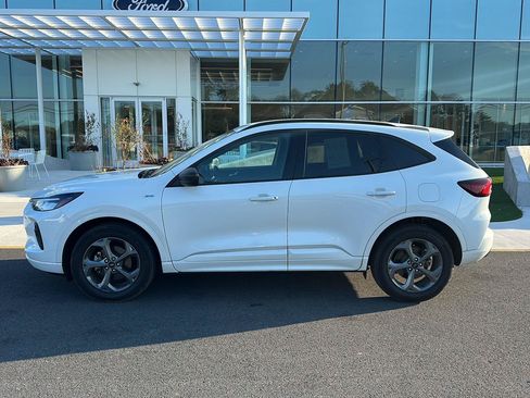 Used 2023 Ford Escape ST-Line w/ Tech Pack #1 AWD/4WD image 8