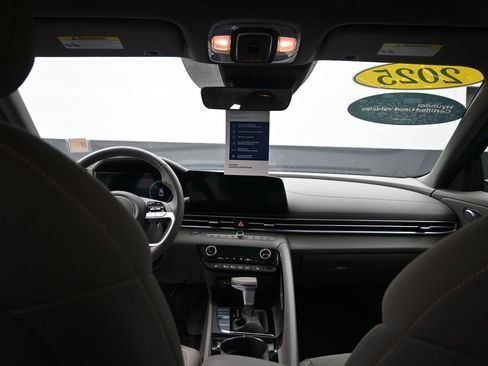 Certified 2025 Hyundai Elantra SEL image 20
