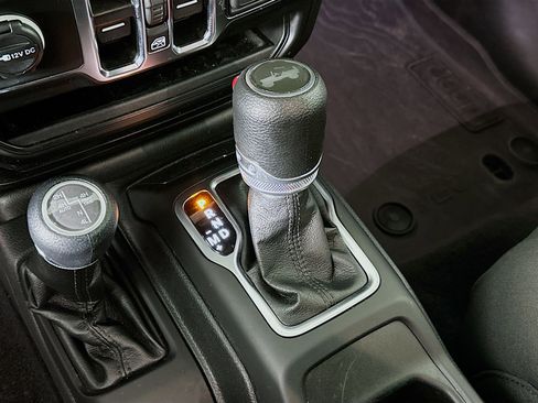 Used 2023 Jeep Wrangler Unlimited w/ Convenience Group image 23