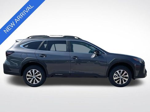 Used 2025 Subaru Outback Premium AWD/4WD image 2