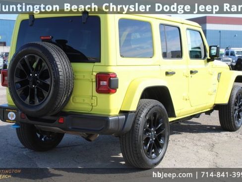 Used 2024 Jeep Wrangler Unlimited Sahara image 5