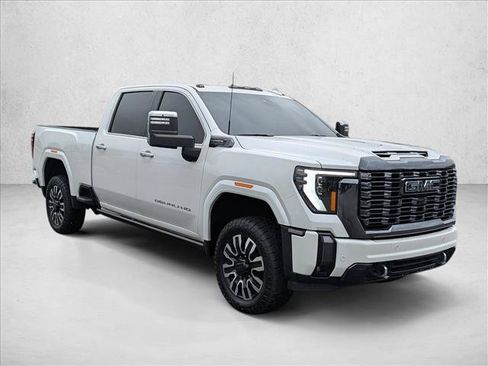 Used 2024 GMC Sierra 2500 Denali Ultimate AWD/4WD image 3