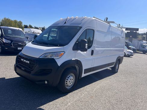 Used 2024 RAM ProMaster 2500 w/ Convenience Group FWD image 1