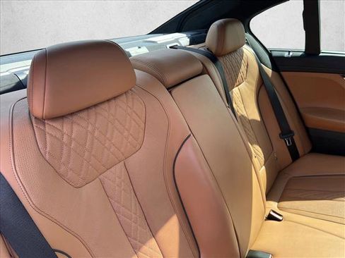 Used 2017 BMW 750i image 21