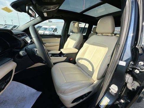 Certified 2023 Jeep Grand Cherokee Limited image 13