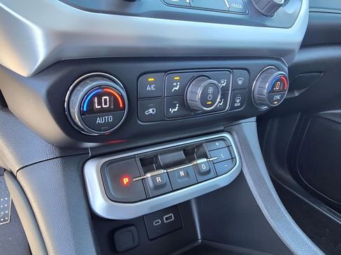 Used 2020 GMC Acadia SLE image 21