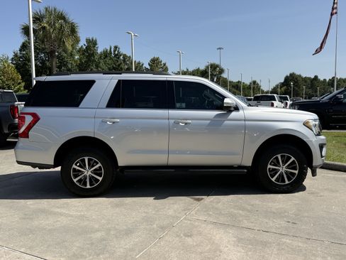 Used 2019 Ford Expedition XLT w/ Equipment Group 201A AWD/4WD image 3