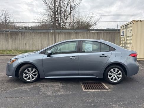 Used 2022 Toyota Corolla LE image 4