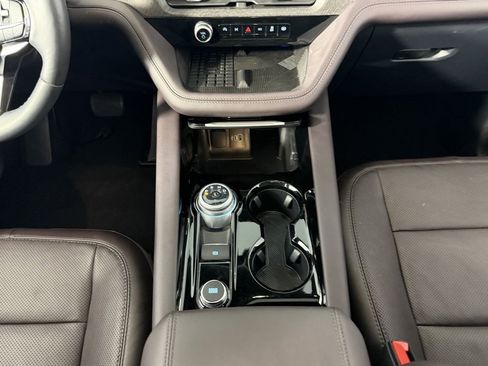 Used 2025 Ford Explorer Platinum w/ LUX Leather Package image 16