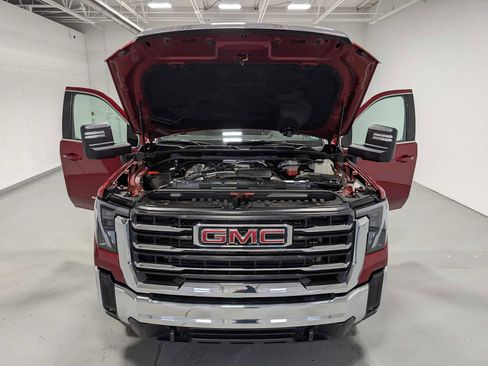 Used 2024 GMC Sierra 2500 SLE w/ SLE Value Package; image 12
