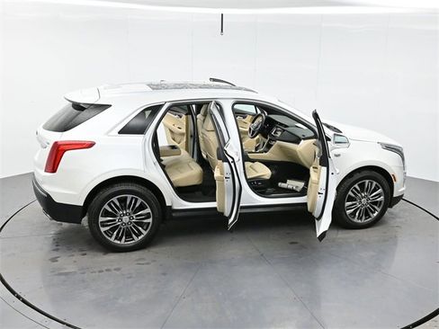 Used 2017 Cadillac XT5 Premium Luxury w/ LPO, Wheel Lock Package image 47