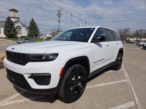 Used 2024 Jeep Grand Cherokee Limited w/ Luxury Tech Group II image 5