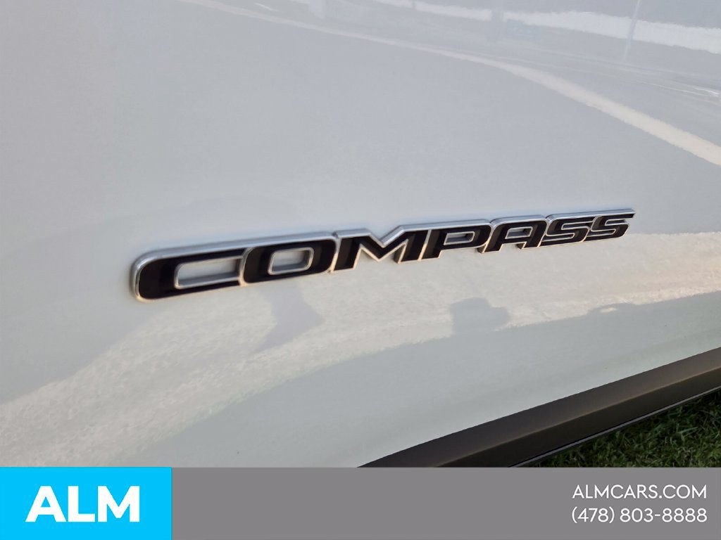Used 2024 Jeep Compass Latitude AWD/4WD image 4
