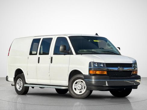 Used 2024 Chevrolet Express 2500 w/ Driver Convenience Package RWD image 2