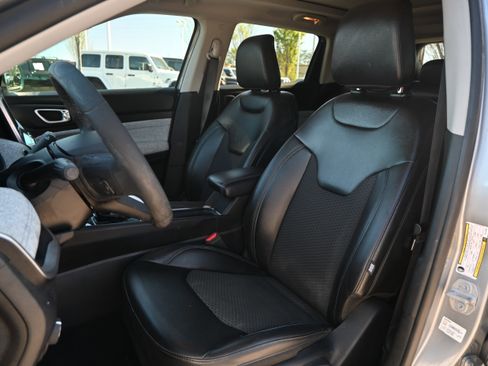 Used 2022 Jeep Compass Latitude w/ Sun and Sound Group image 7