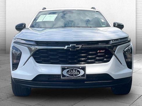 Used 2025 Chevrolet Trax RS w/ Sunroof Package FWD image 2
