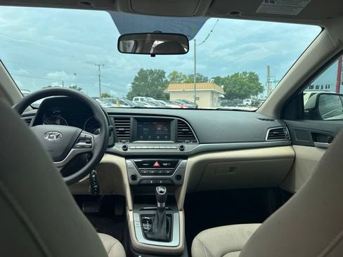 Used 2017 Hyundai Elantra SE FWD image 13