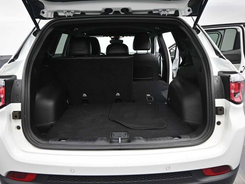 Used 2024 Jeep Compass Limited image 13