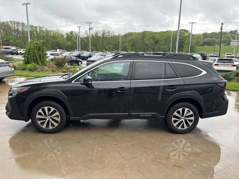 Used 2025 Subaru Outback Premium AWD/4WD image 4
