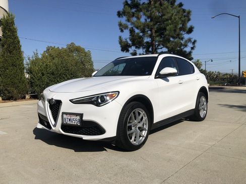Used 2018 Alfa Romeo Stelvio Sport w/ Quick Order Package 22J Sport AWD/4WD image 1