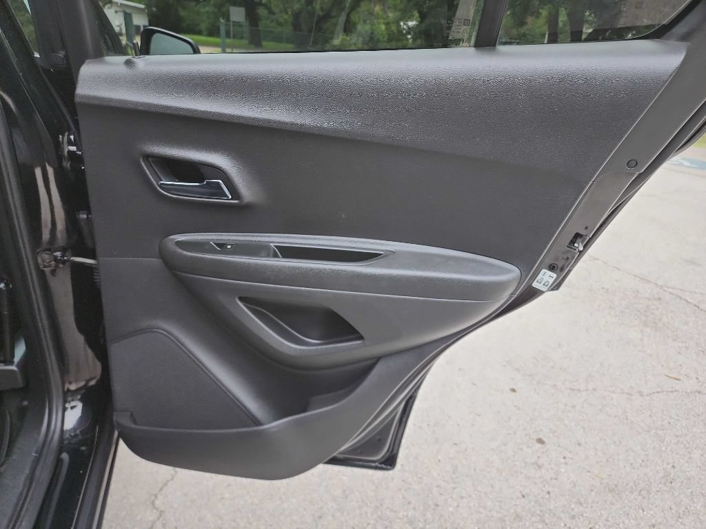 Used 2020 Chevrolet Trax LS w/ Tint and Cruise Package FWD image 29