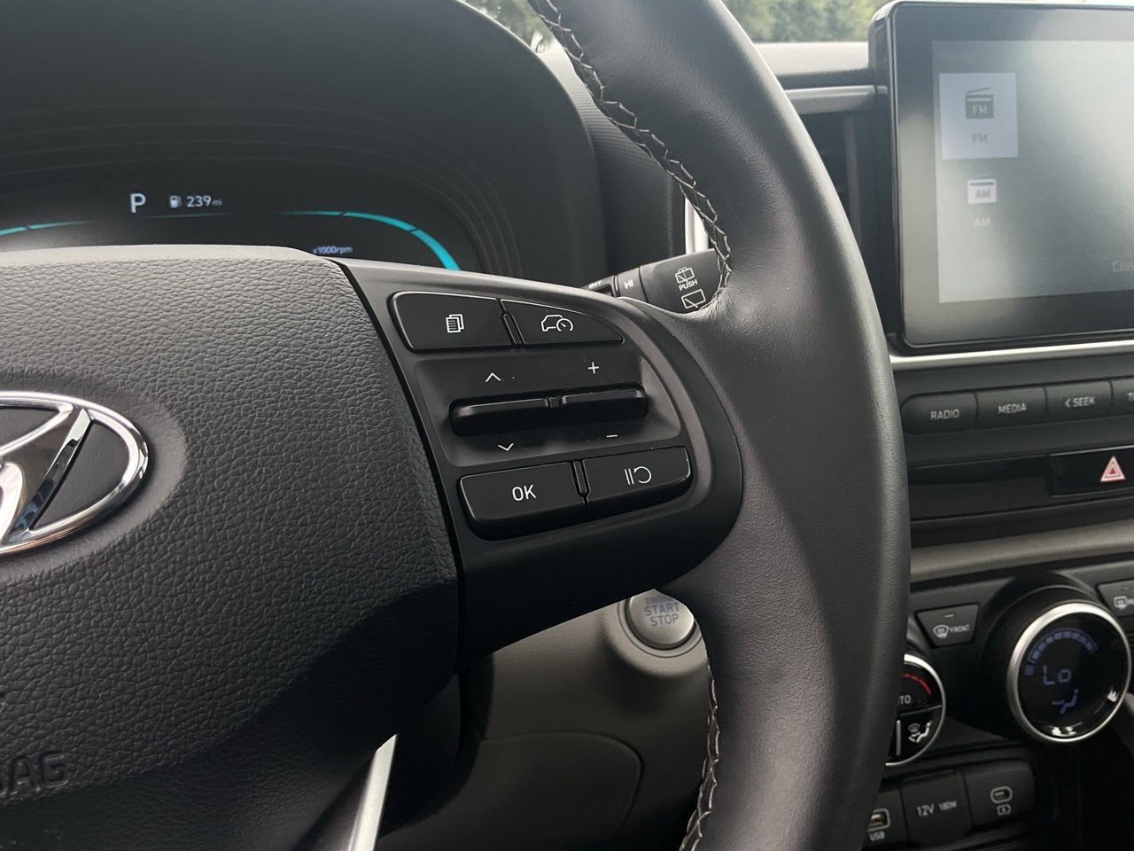 Used 2025 Hyundai Venue SEL FWD image 33