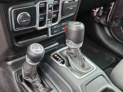 Used 2020 Jeep Wrangler Unlimited Sahara AWD/4WD image 20