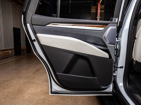 Used 2026 Cadillac Escalade Platinum Sport w/ LPO, Floor Liner Package image 39