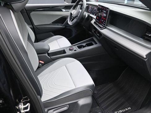 New 2026 Volkswagen Tiguan SE R-Line image 30